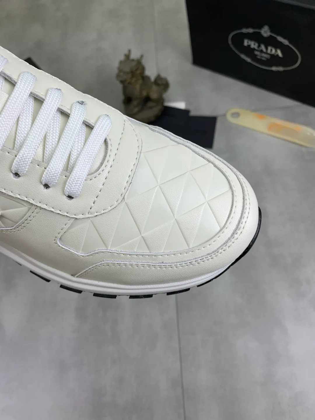 Men's men's shoes 💰P540💰 [New model] popular models are on the official website, 🆘 Trendy brand (Prada) mainly promotes popular models, avant-garde and versatile fashion men's shoes private version mold opening, cowhide surface splicing 1:1 replica... fashionable and simple, original imported cowhide lining cowhide feet; the atmosphere and personality are more fashionable, eye-catching and pursuing class. It will subvert the old idea and be a must-have for fashion trendsetters with you! Must keep it for yourself! Tall and comfortable, large and low, high-end quality workmanship. Code number: 38-44; 2 colors available.